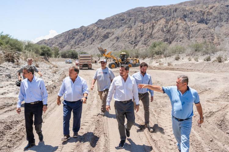 Orrego recorrió las zonas afectadas por el temporal en Zonda y Ullum