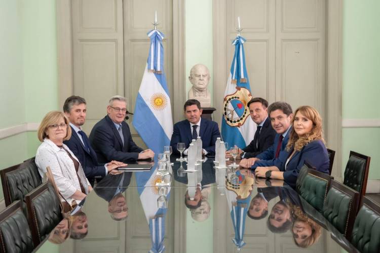 Orrego recibió en la Casa de San Juan en Buenos Aires a las máximas autoridades de empresas mineras