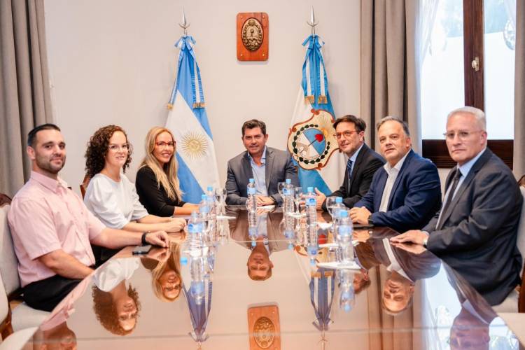 Orrego recibió a la conducción de Hualilán en una jornada historica para la minería de San Juan