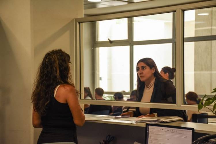 Cómo realizar adición de apellido paterno