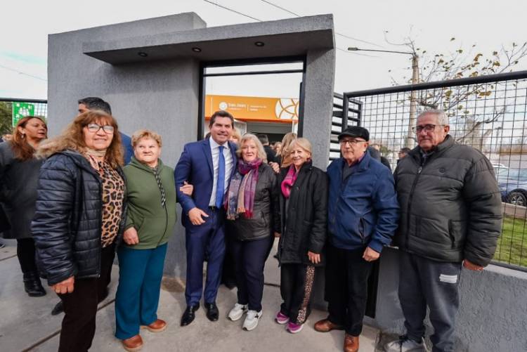 Orrego inauguró la ampliación y remodelación del CAPS Ruiz Aguilar para fortalecer la atención de salud en Chimbas