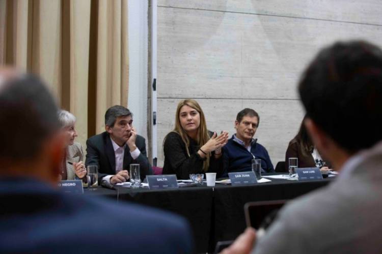 San Juan expuso sobre estrategias de prevención del consumo problemático con grupos emergentes