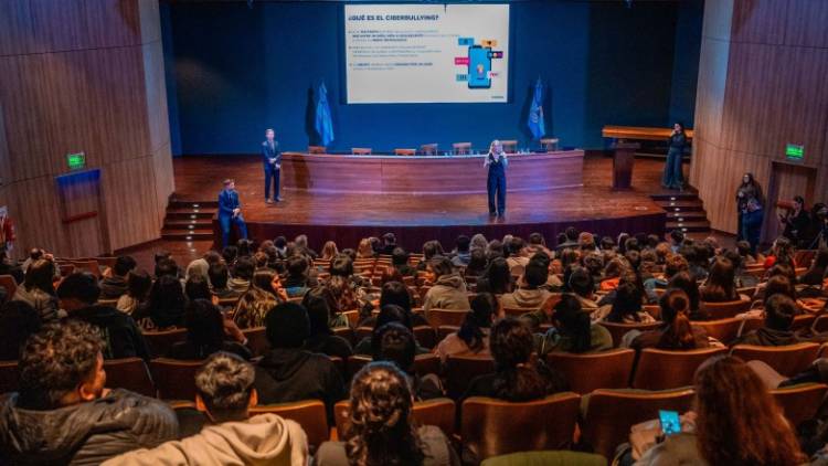 Educación lleva la prevención del grooming a las aulas de toda la provincia