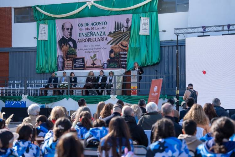 Las escuelas agrotécnicas exhibieron su potencial con una bodega renovada