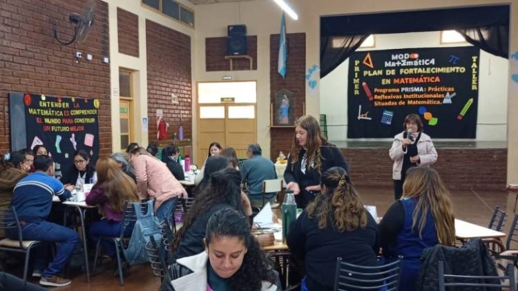 Modo Matemática llega a los departamentos alejados con talleres para docentes