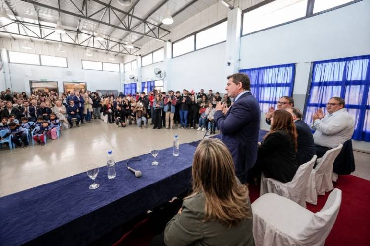 Orrego inauguró la ampliación de una escuela en Difunta Correa que brinda más espacios y herramientas para los estudiantes
