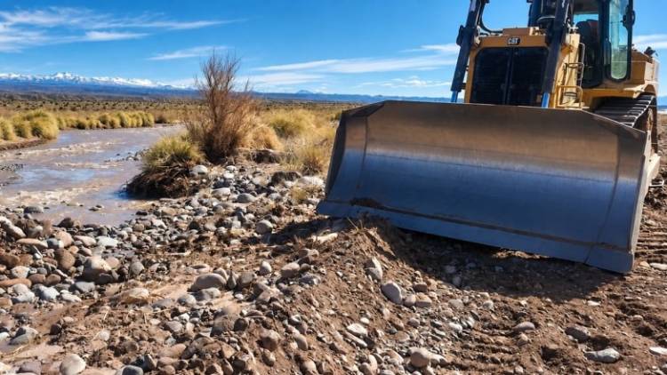 Realizan maniobras preventivas en los diques Pachimoco y Cuesta del Viento