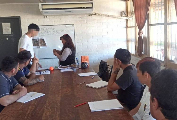 Se dictan cursos para personas en proceso de recuperación por consumos problemáticos