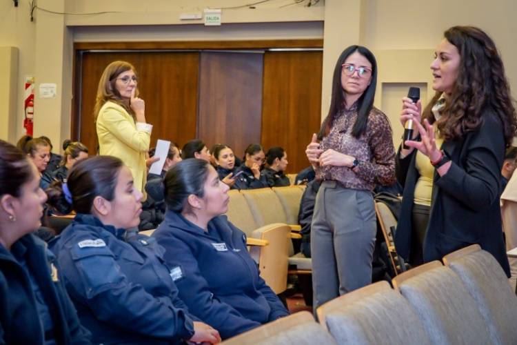 Familia, Justicia y la Policía de San Juan trabajan para crear una red de operadores para situaciones de violencia