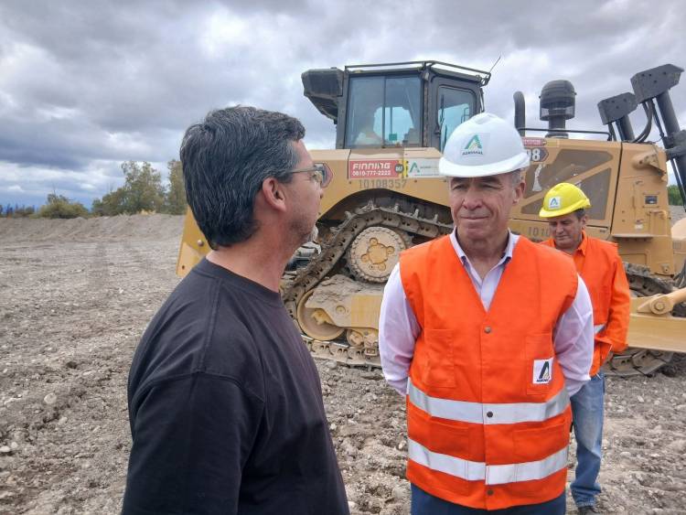 Se fortalece el trabajo de obras hídricas en el Río Jáchal y otros sectores poblacionales